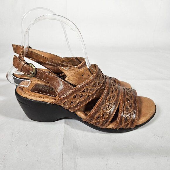 Clarks Artisan Women's Brown Wedge Sandals Crisscross Straps Buckle Back Sz 6.5W - Picture 3 of 8